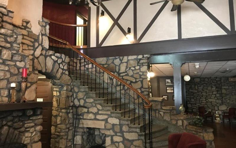 Ye Olde English Inn Hollister Exterior photo